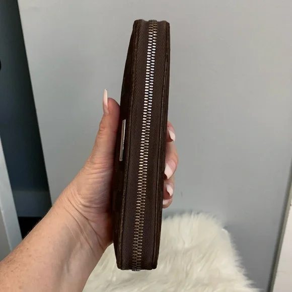 Authentic brown Gucci zippy wallet - Picture 4 of 17